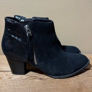 Vionic Anne Black Suede Snake Print Heeled Boots Size 8.5